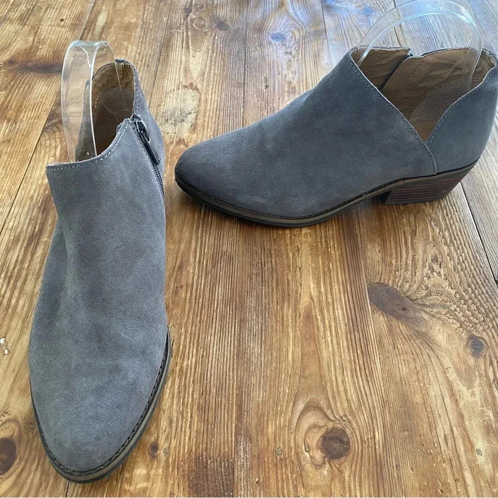 Lucky Brand Frankela Grey Suede Leather Zipper Booties 1.5" Heel Womens 8.5‎ EUC